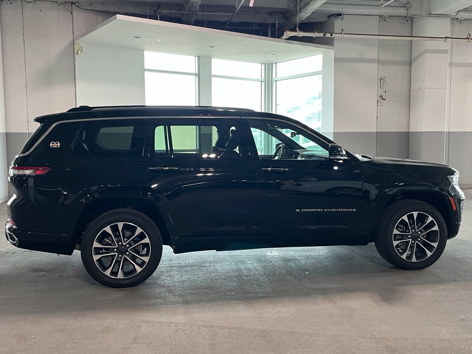 Used 2021 Jeep Grand Cherokee L Overland w/ Luxury Tech Group IV AWD/4WD image 13