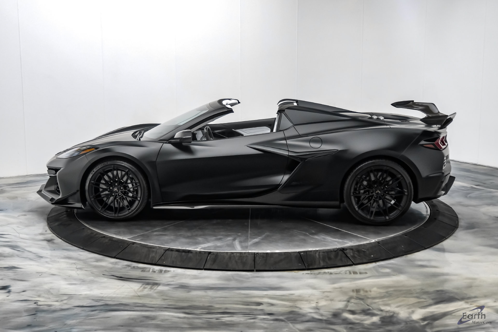 Used 2024 Chevrolet Corvette Z06 w/ Z07 Performance Package RWD image 8