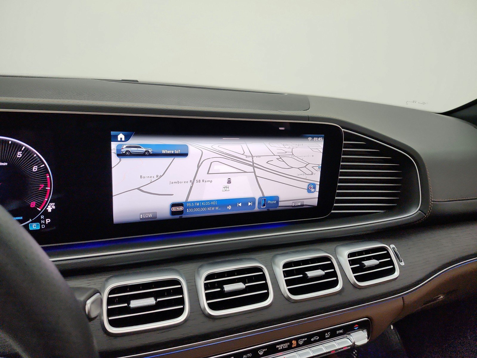 Used 2025 Mercedes-Benz GLS 450 4MATIC w/ AMG Line Exterior image 14