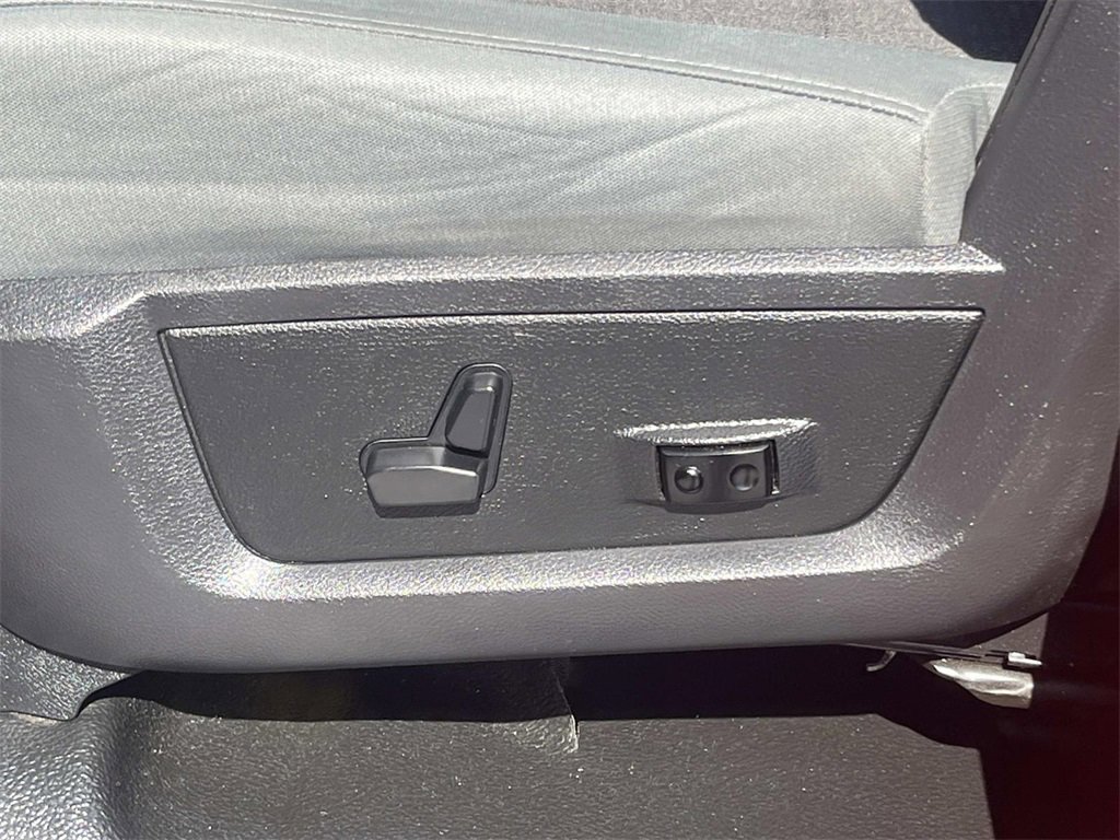 Used 2017 RAM 2500 SLT w/ Luxury Group image 11