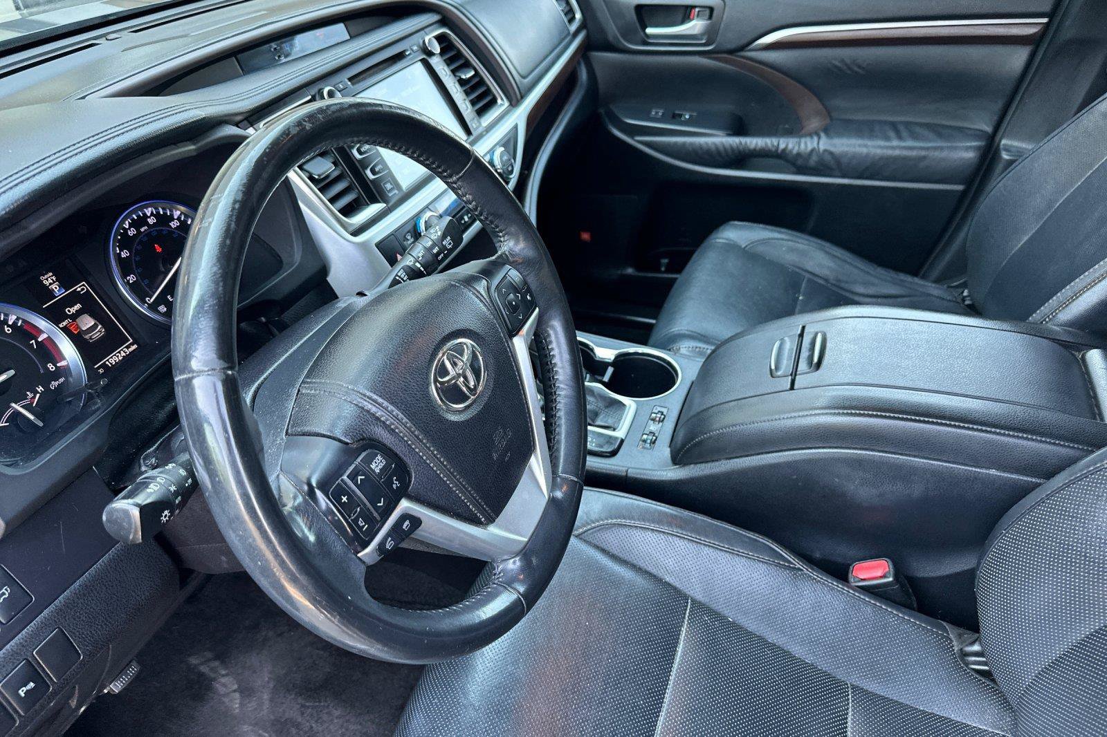Used 2015 Toyota Highlander Limited AWD/4WD image 9