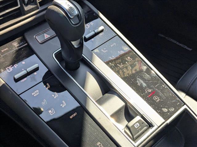 Used 2023 Porsche Macan Turbo image 11