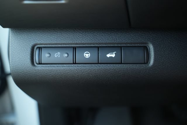 Used 2025 Nissan Pathfinder SL AWD/4WD image 34