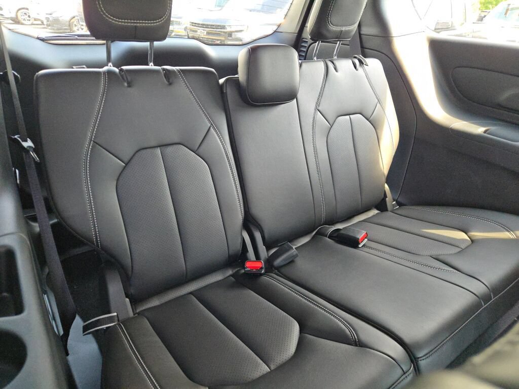 New 2027 Chrysler Pacifica Select AWD/4WD image 10