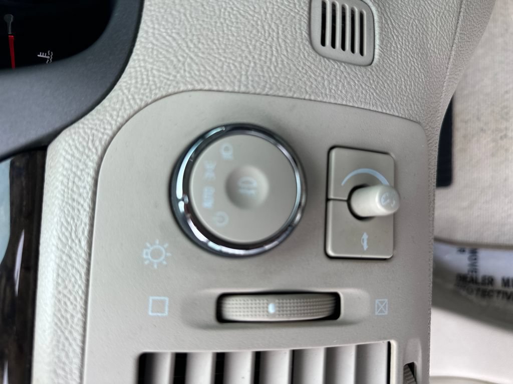 Used 2008 Cadillac DTS w/ Sun And Sound Package FWD image 30