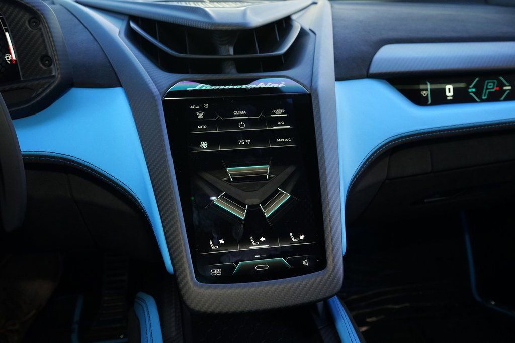 Used 2025 Lamborghini Revuelto image 30