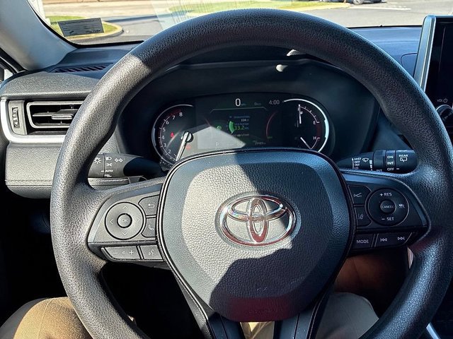 Used 2025 Toyota RAV4 XLE AWD/4WD image 29