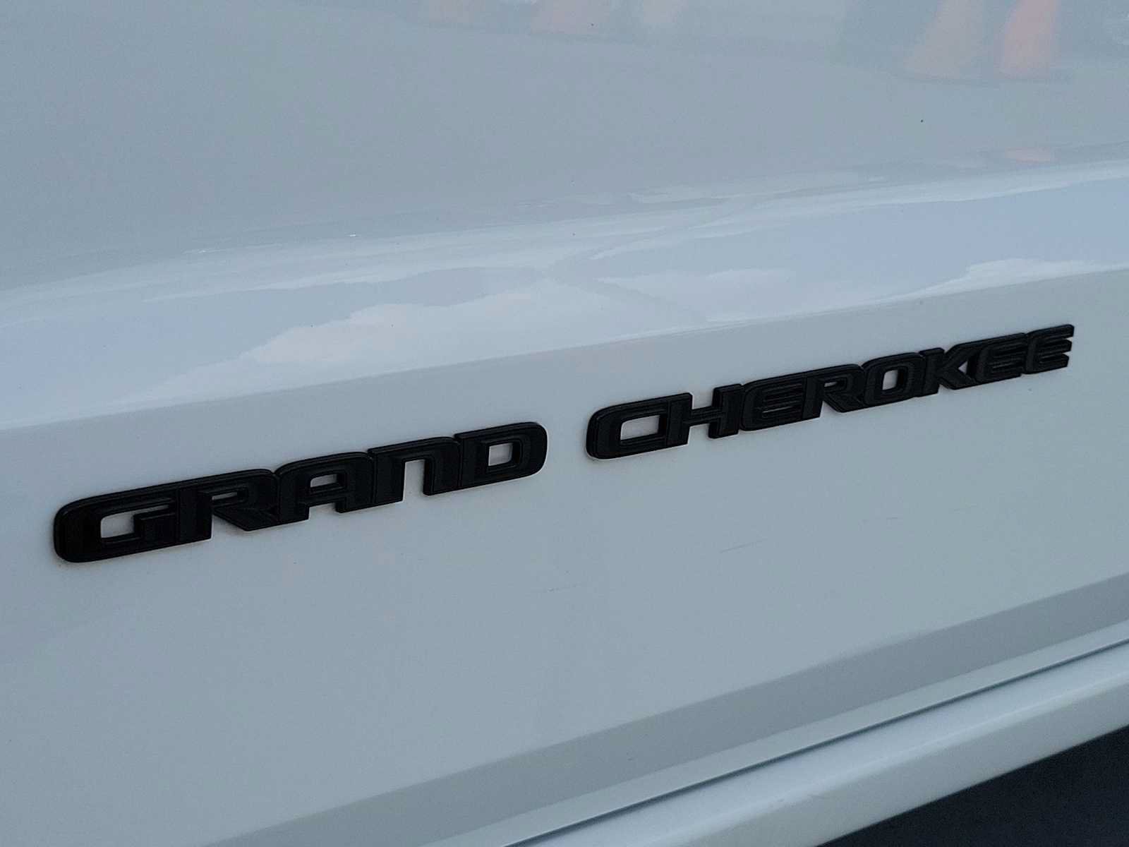 Used 2020 Jeep Grand Cherokee Altitude RWD image 11
