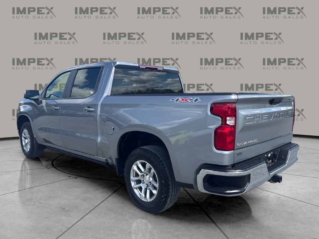 Used 2024 Chevrolet Silverado 1500 LT AWD/4WD image 3
