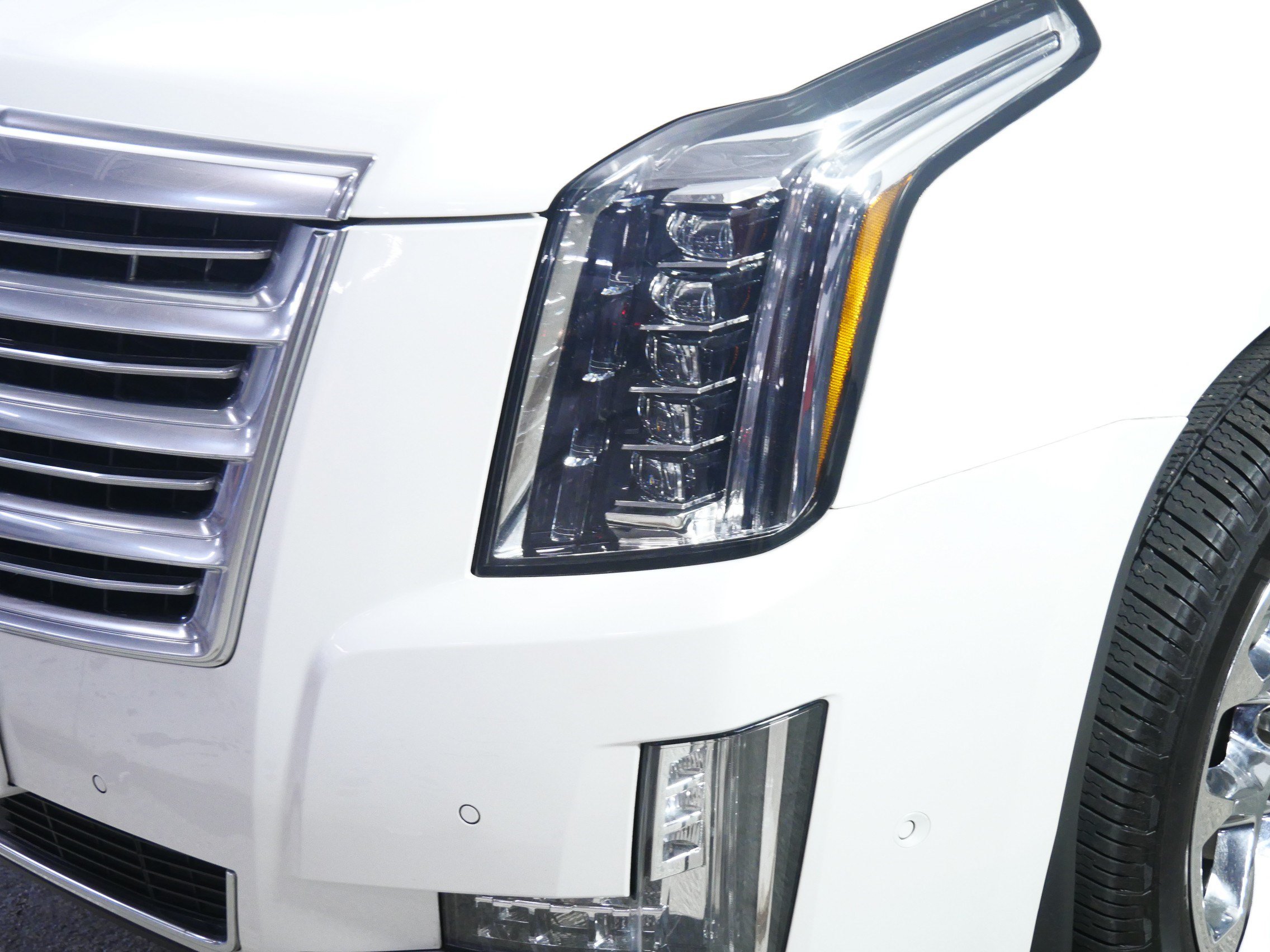 Certified 2018 Cadillac Escalade Platinum AWD/4WD image 16