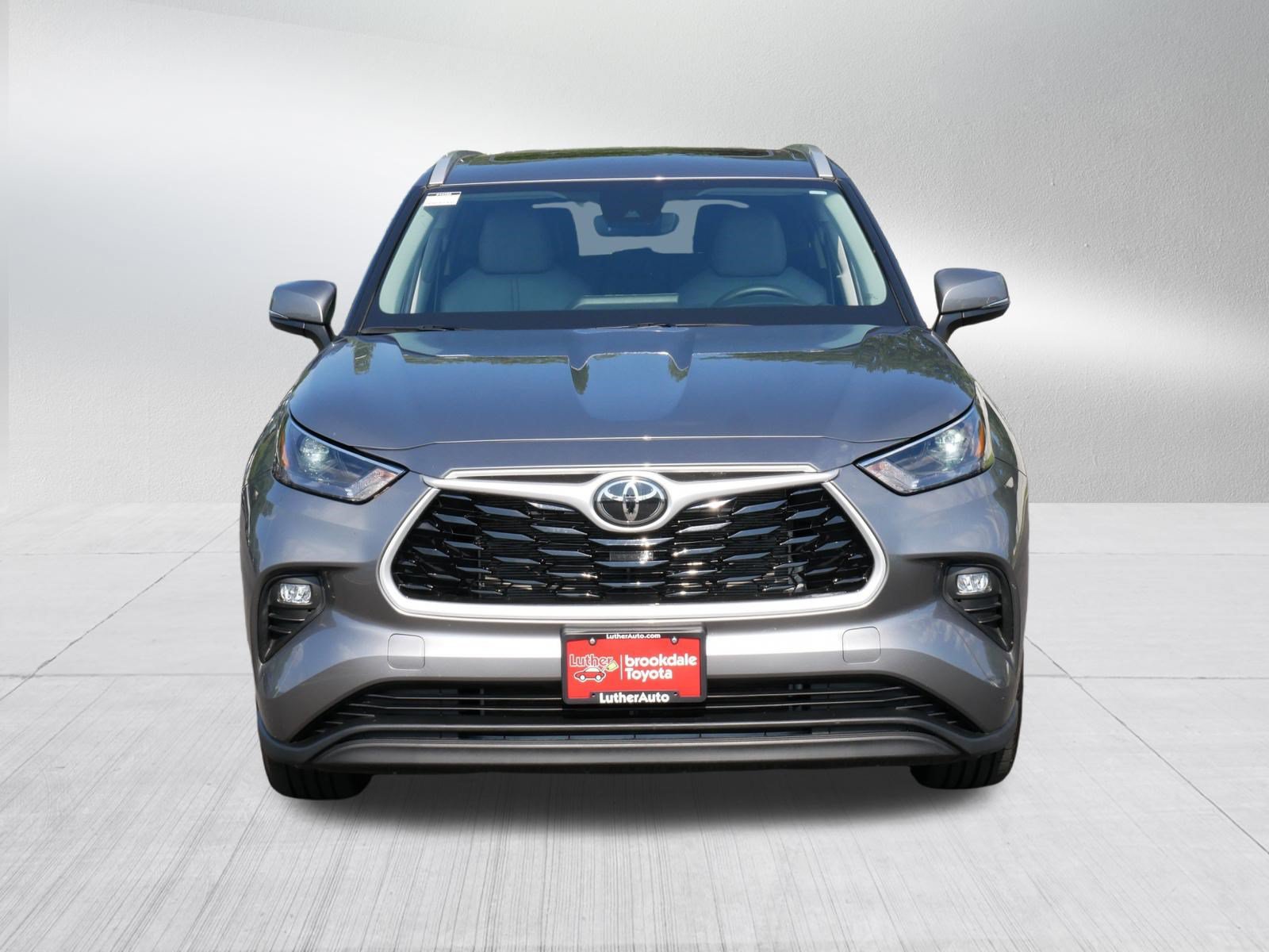Certified 2026 Toyota Highlander XLE AWD/4WD image 2
