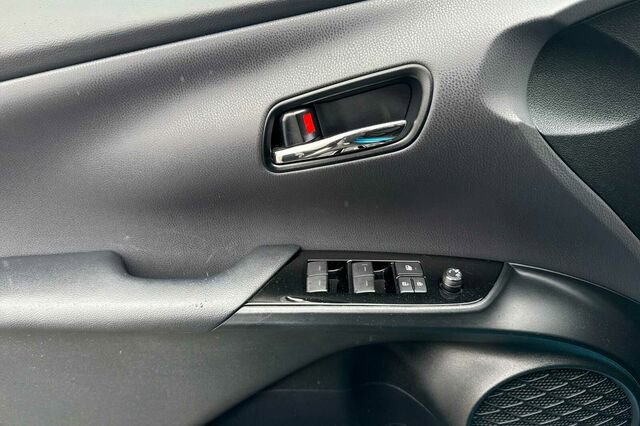 Used 2019 Toyota Prius Prime Plus FWD image 11