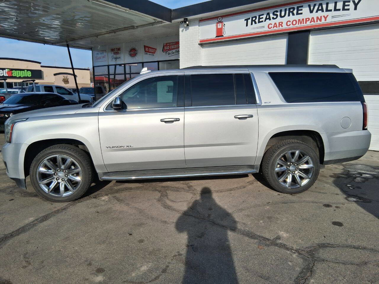 Used 2016 GMC Yukon XL SLT image 2