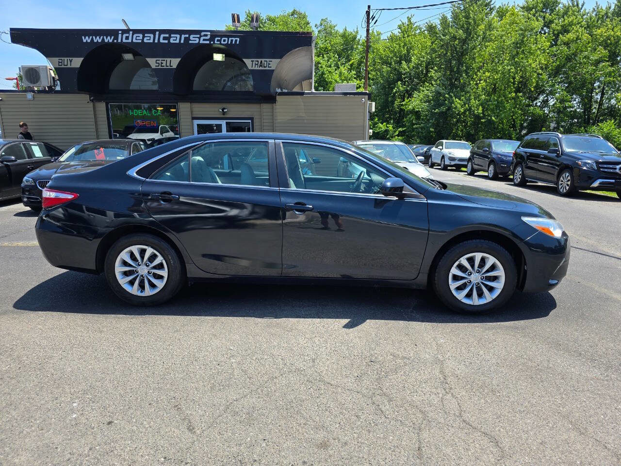 Used 2017 Toyota Camry LE image 2