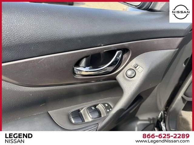 Used 2015 Nissan Rogue SV AWD/4WD image 13