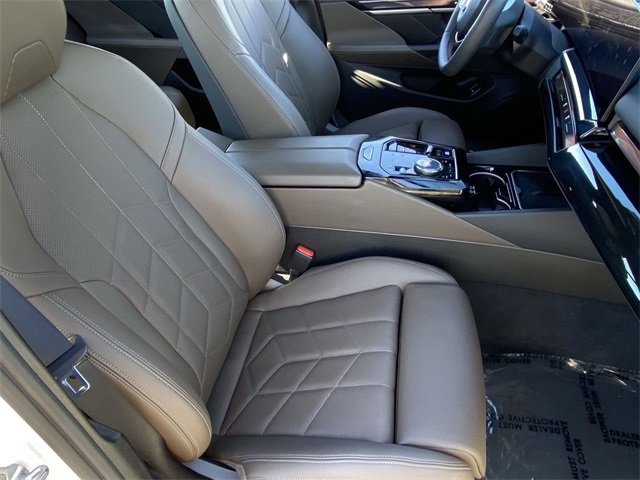Certified 2025 BMW i5 eDrive40i w/ Premium Package image 12