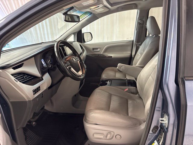 Used 2017 Toyota Sienna XLE w/ XLE Navigation Package FWD image 9