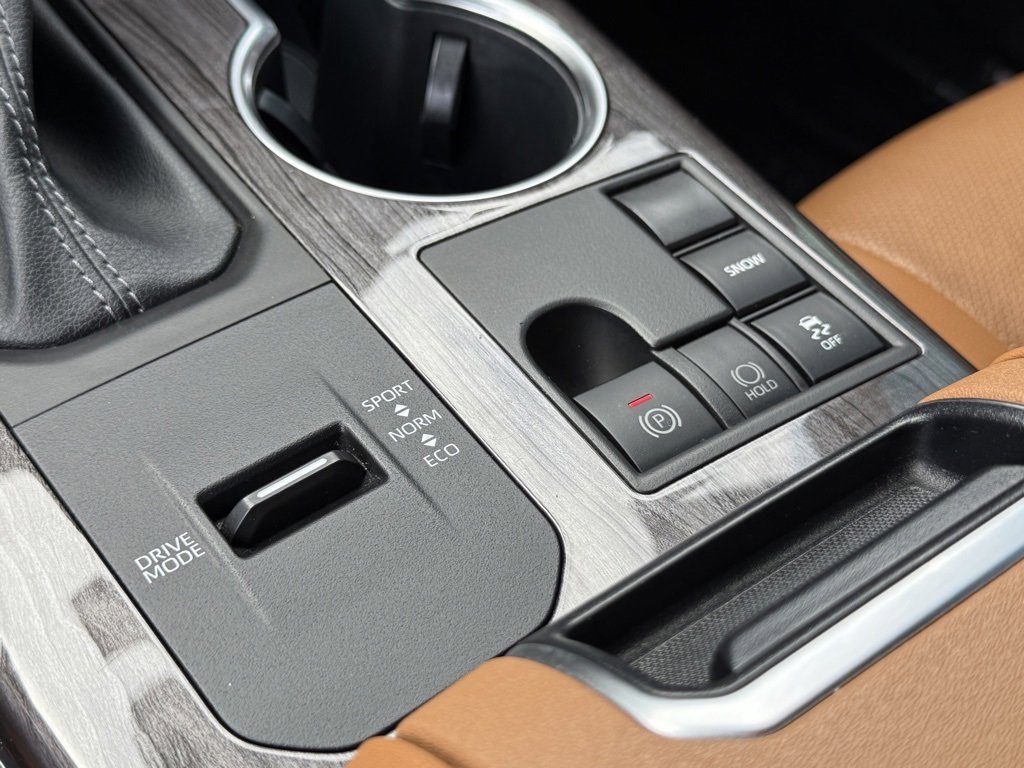 Used 2023 Toyota Highlander Platinum image 29