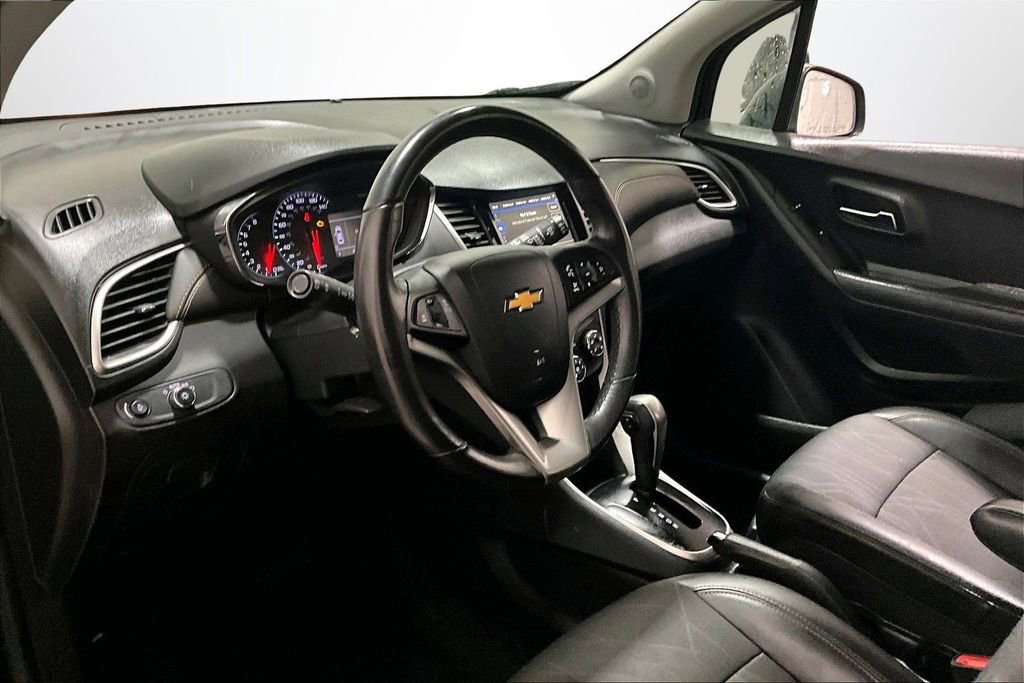 Used 2019 Chevrolet Trax LT w/ LT Convenience Package image 16