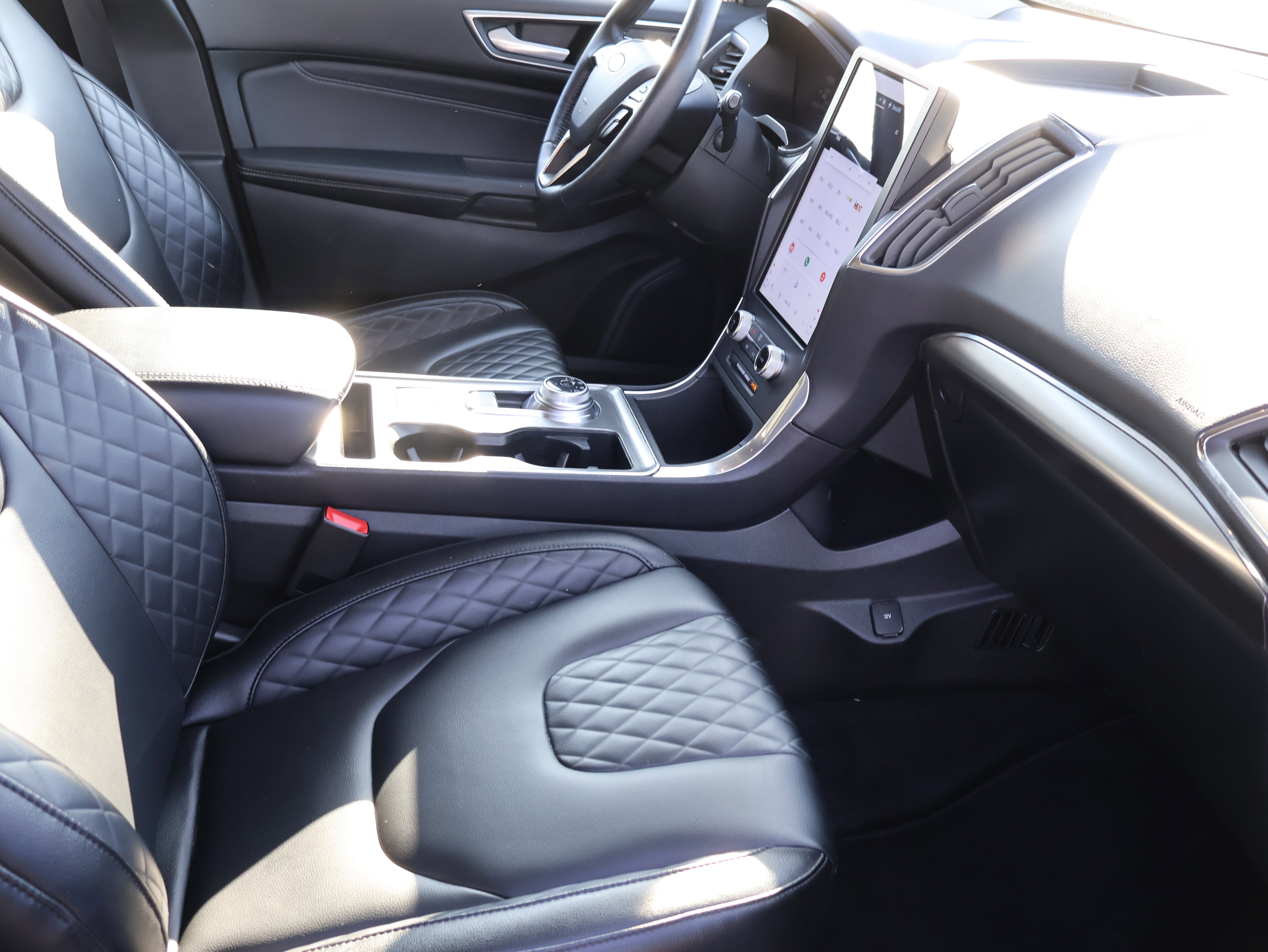 Used 2024 Ford Edge Titanium image 11