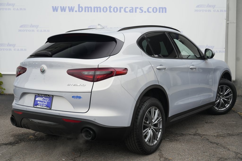 Used 2022 Alfa Romeo Stelvio Sprint image 3