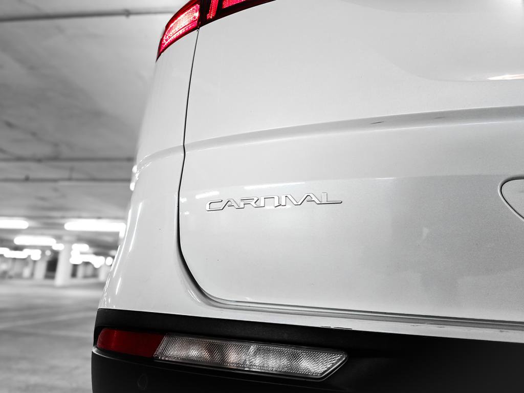 Used 2024 Kia Carnival LX image 10