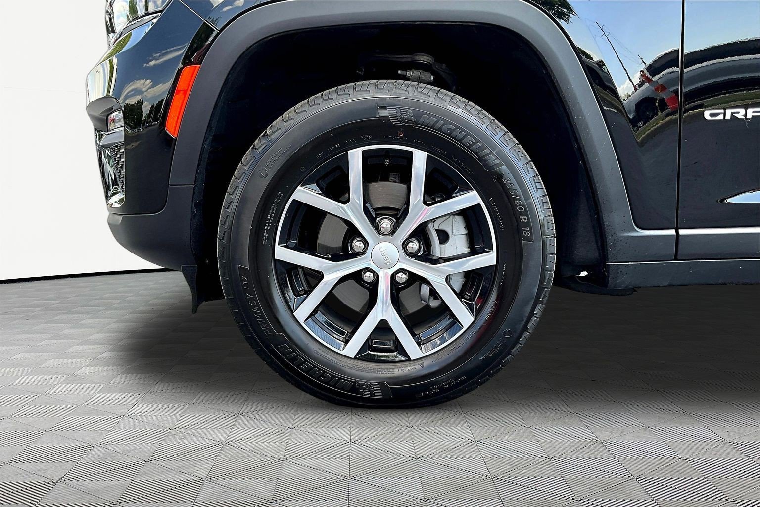 Used 2025 Jeep Grand Cherokee Limited AWD/4WD image 34