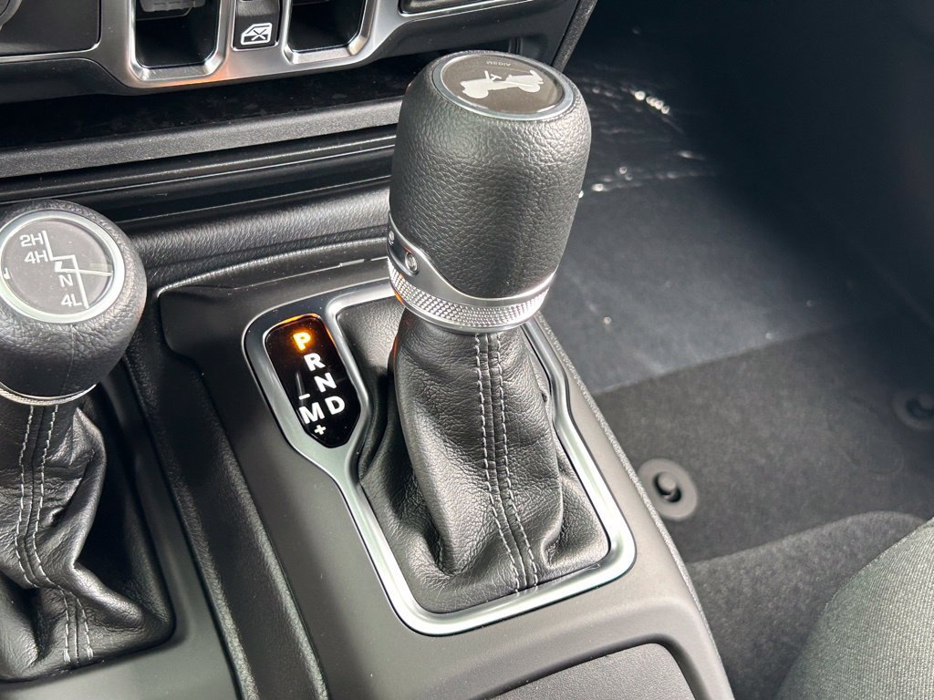 Used 2024 Jeep Wrangler Unlimited Sahara AWD/4WD image 12