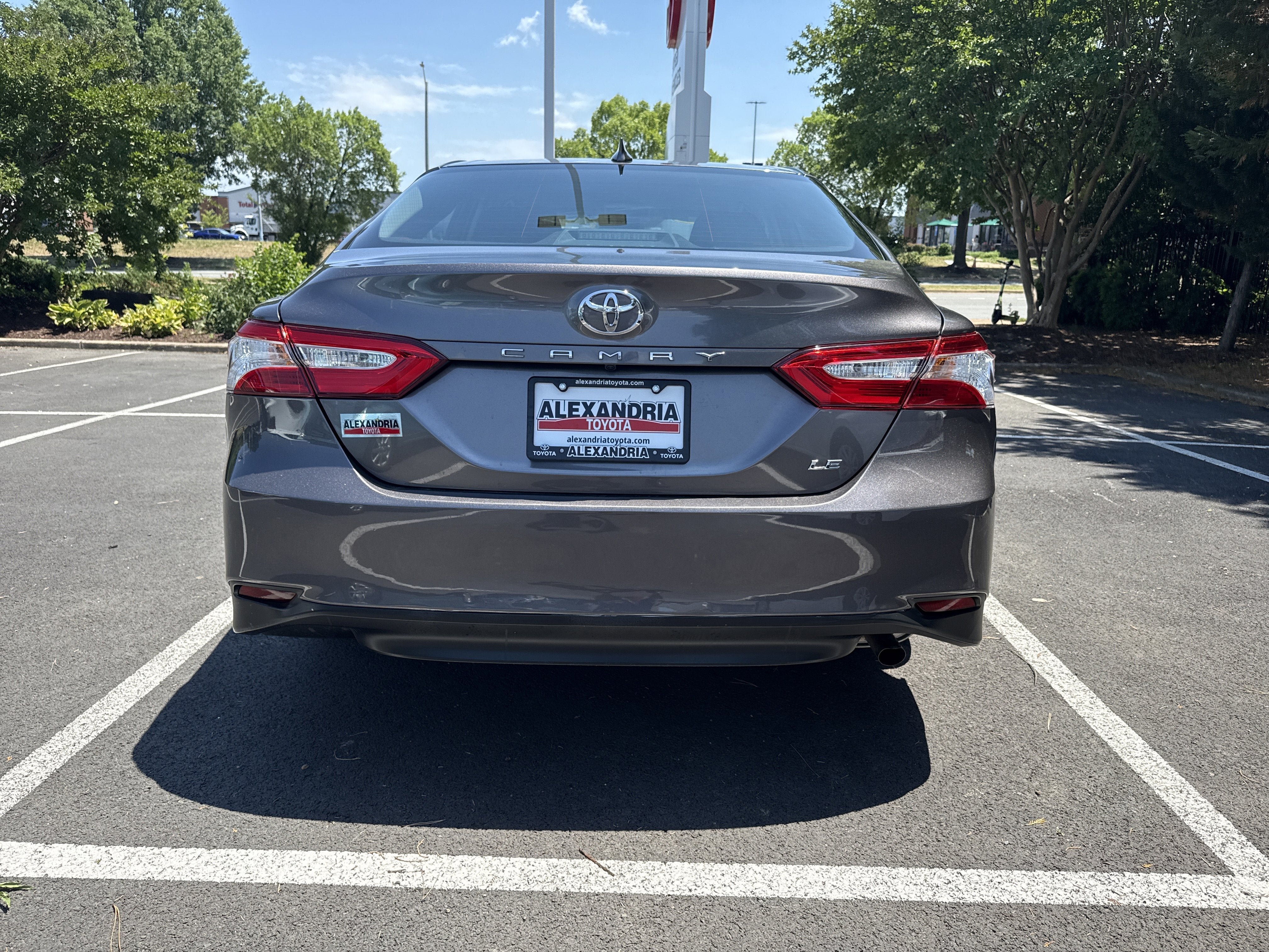 Used 2021 Toyota Camry LE FWD image 3