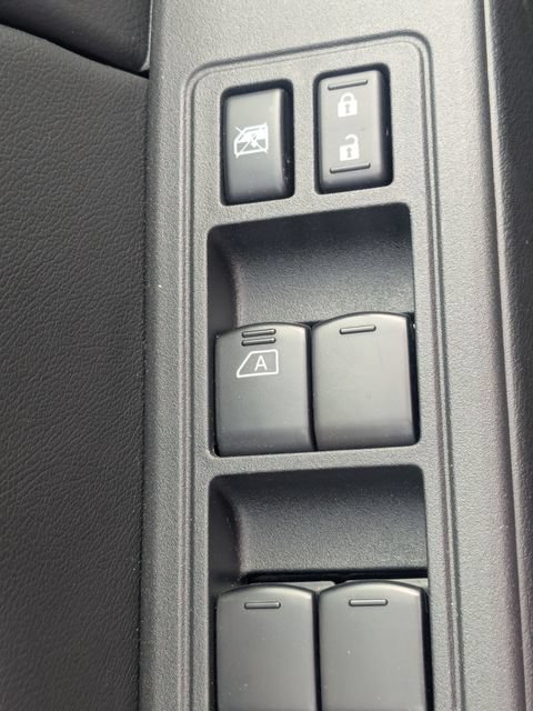 Used 2025 Nissan Frontier PRO-4X AWD/4WD image 12