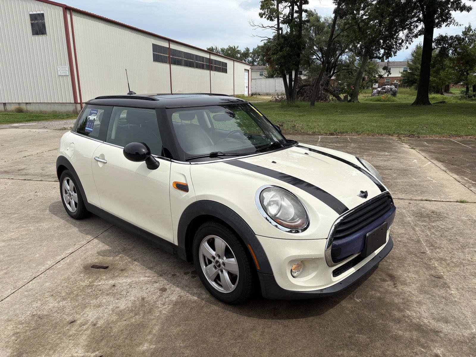 Used 2017 MINI Cooper 2-Door Hardtop FWD image 2