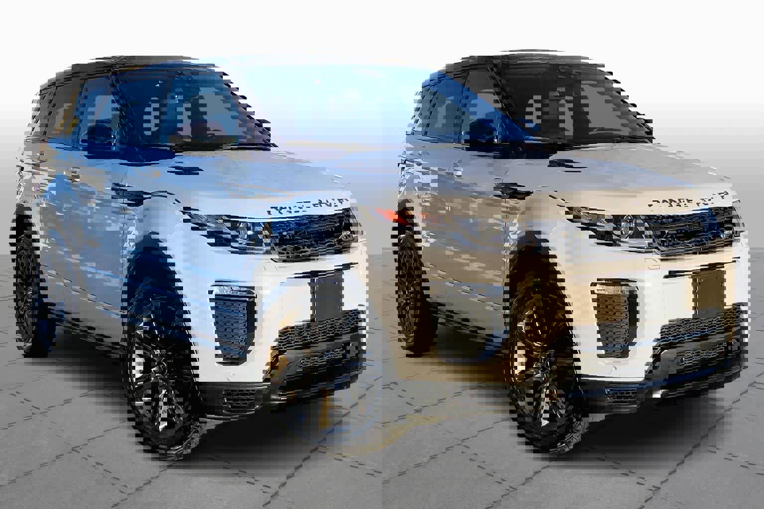 Used 2018 Land Rover Range Rover Evoque Landmark Edition image 3