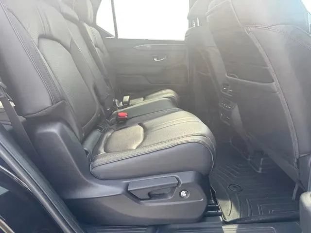 Used 2025 Honda Pilot Black Edition image 17