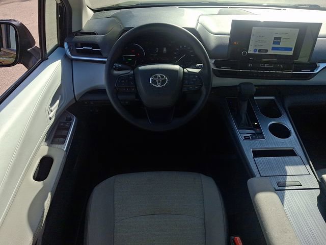 Used 2025 Toyota Sienna LE image 13