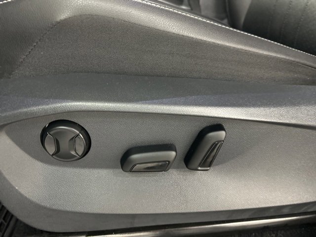 Used 2022 Volkswagen Tiguan SE w/ Panoramic Sunroof Package image 10