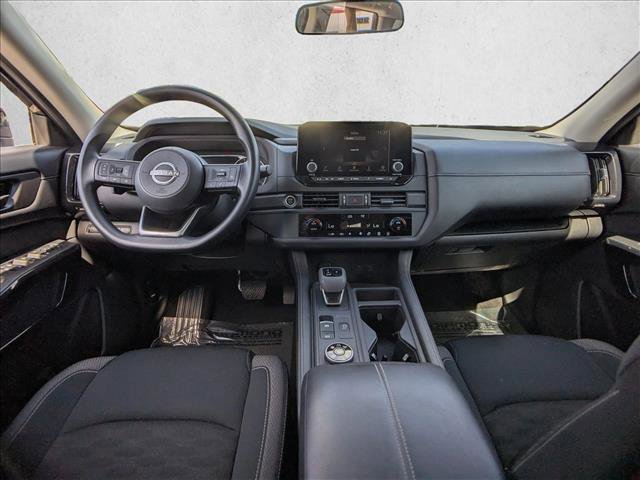 Used 2024 Nissan Pathfinder S image 17