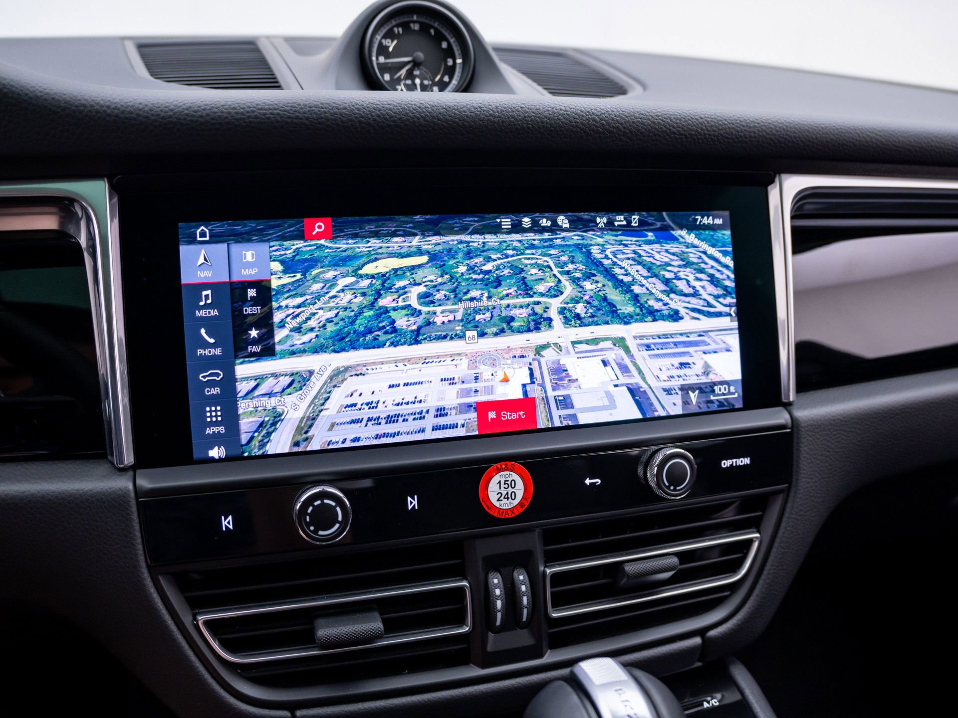 Certified 2026 Porsche Macan AWD/4WD image 22