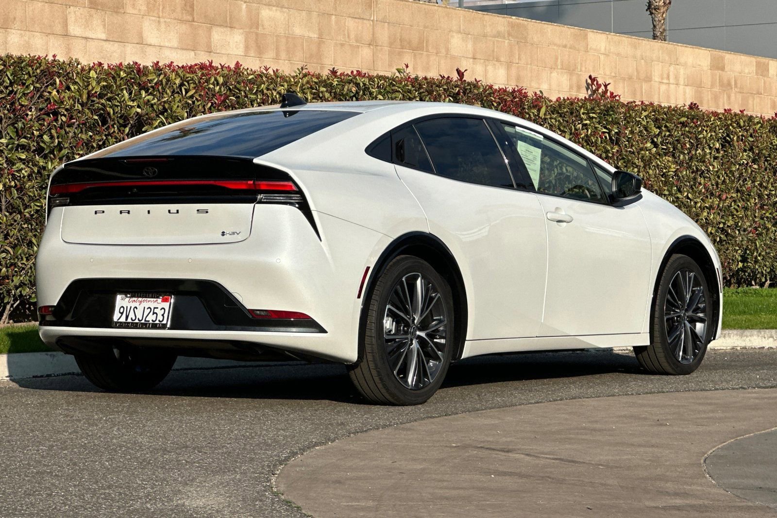 Used 2026 Toyota Prius XLE image 4