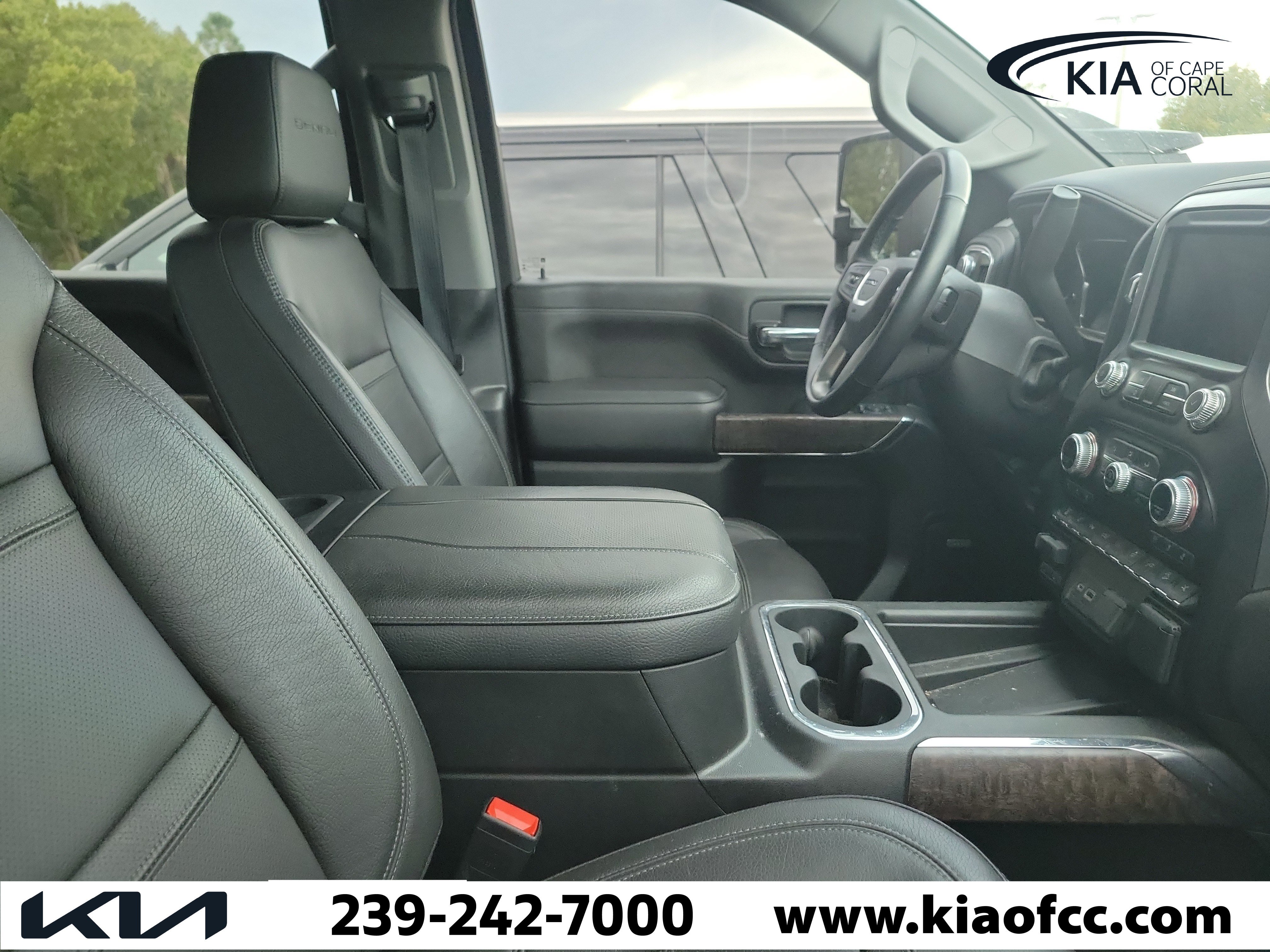 Used 2023 GMC Sierra 2500 Denali w/ Denali Black Diamond Edition AWD/4WD image 9