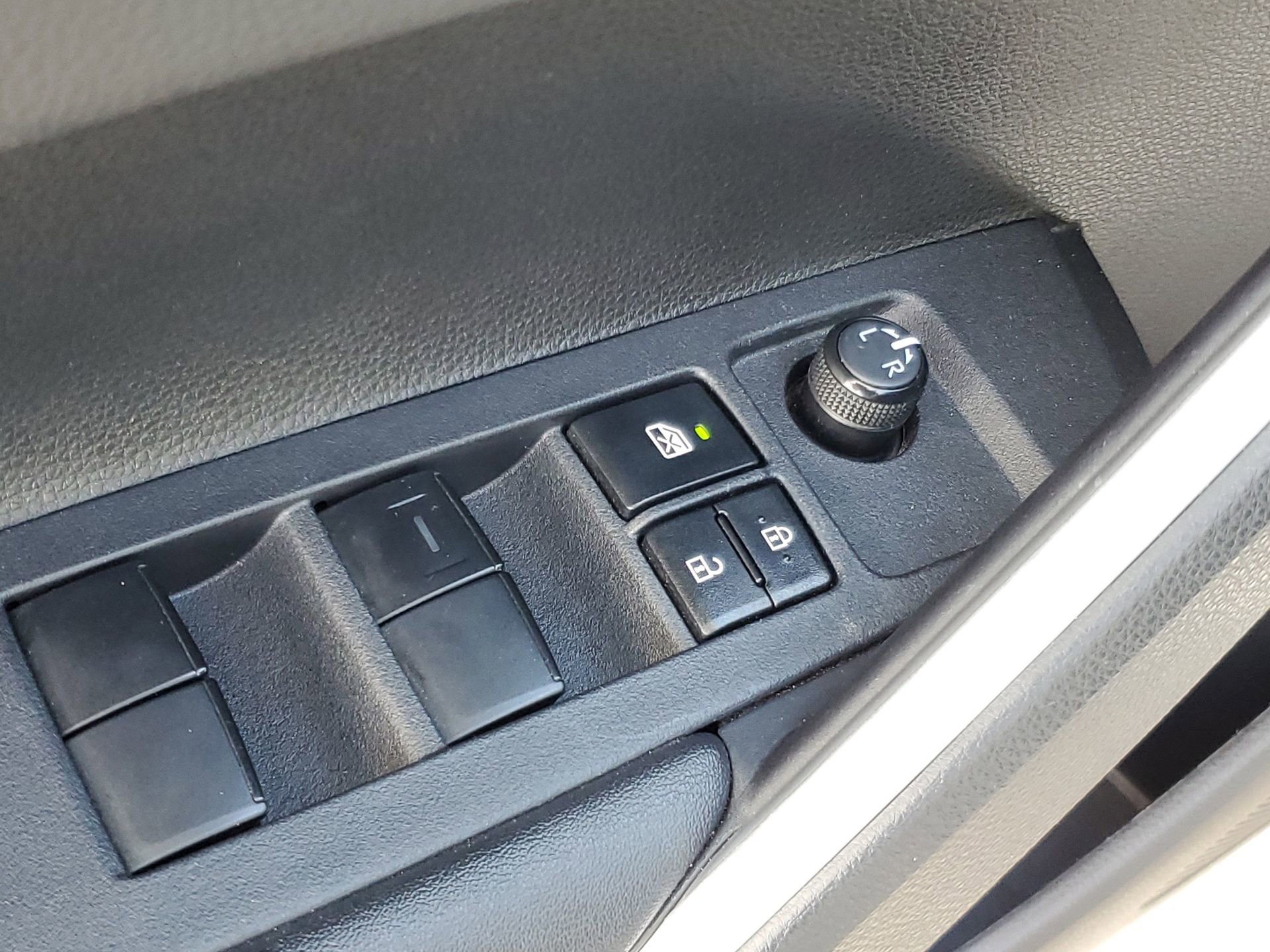 Used 2023 Toyota Corolla Cross XSE w/ Convenience Package image 18