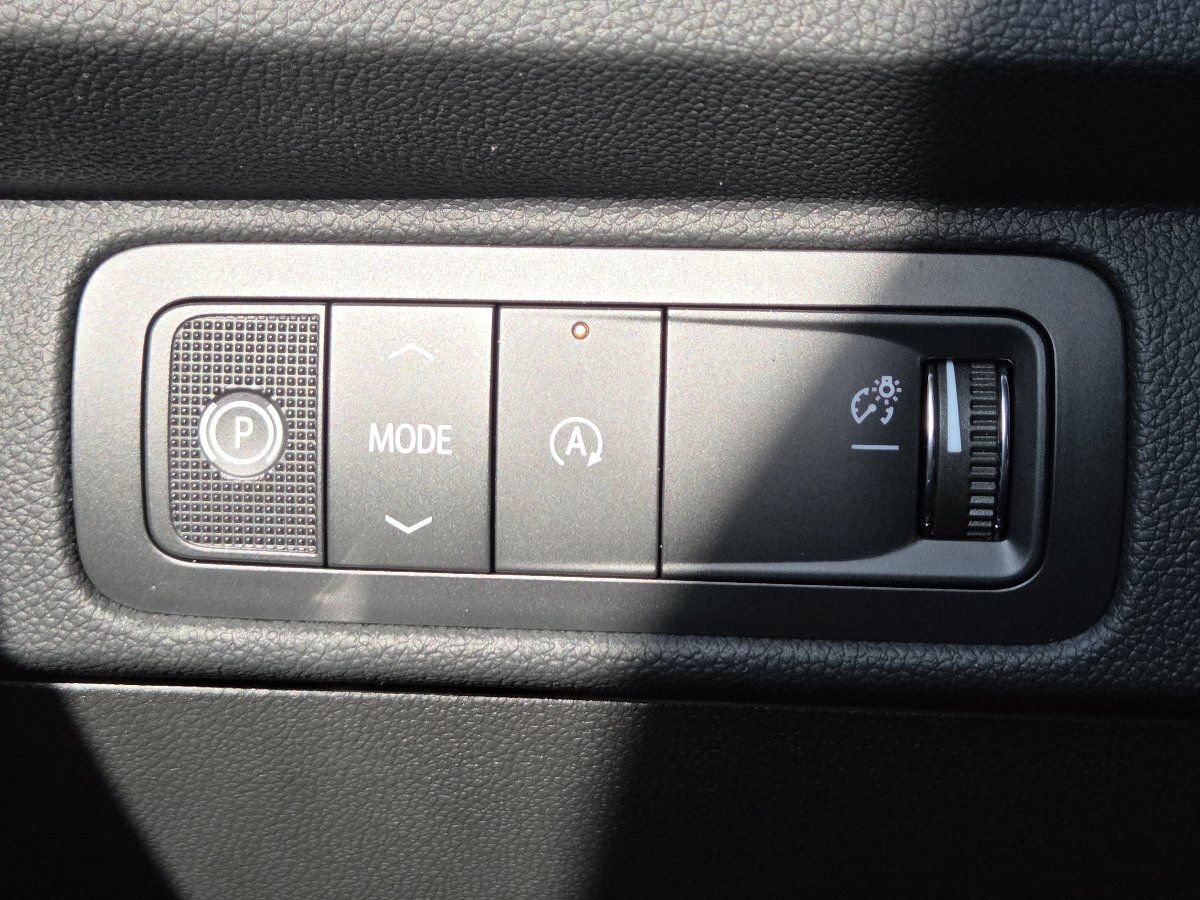 New 2027 Chevrolet Traverse LT w/ Sun and Wheel Package FWD image 34
