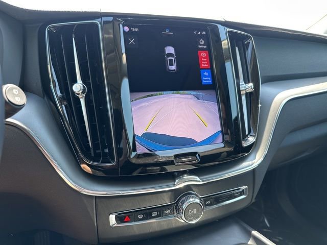 Certified 2023 Volvo XC60 B5 Core w/ Climate Package AWD/4WD image 24