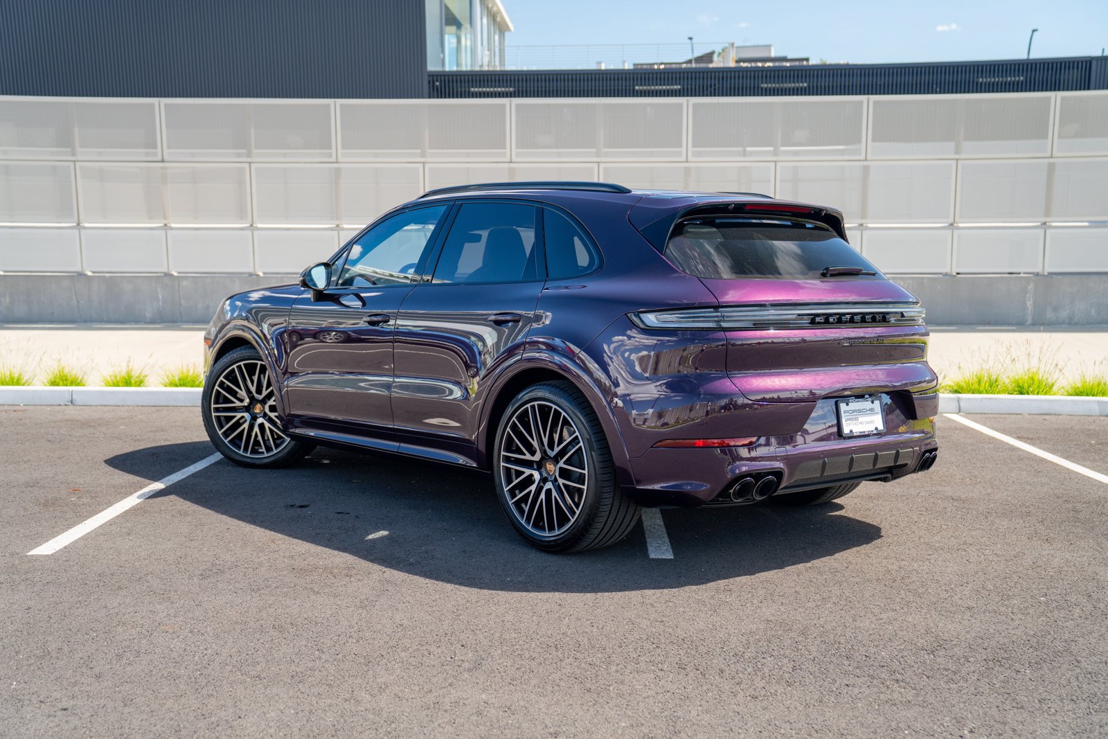Certified 2025 Porsche Cayenne GTS AWD/4WD image 3