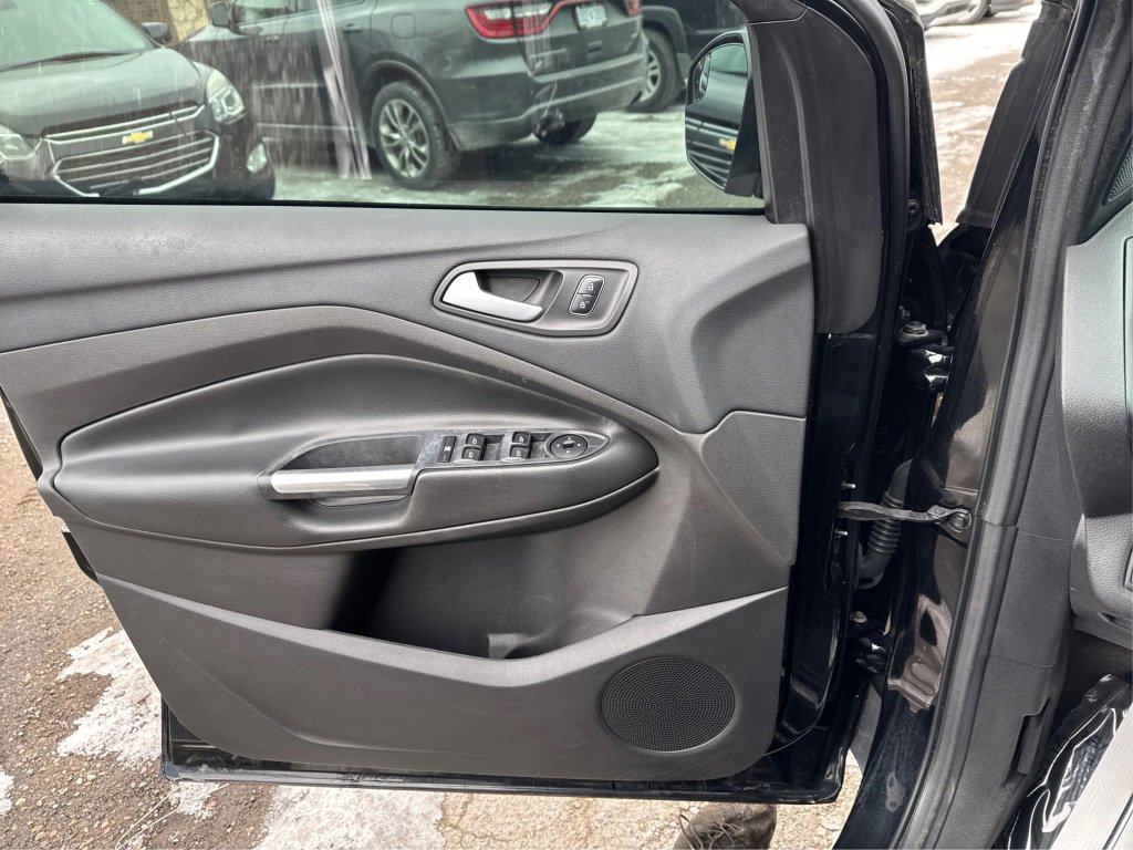 Used 2017 Ford Escape SE w/ SE Cold Weather Package image 31