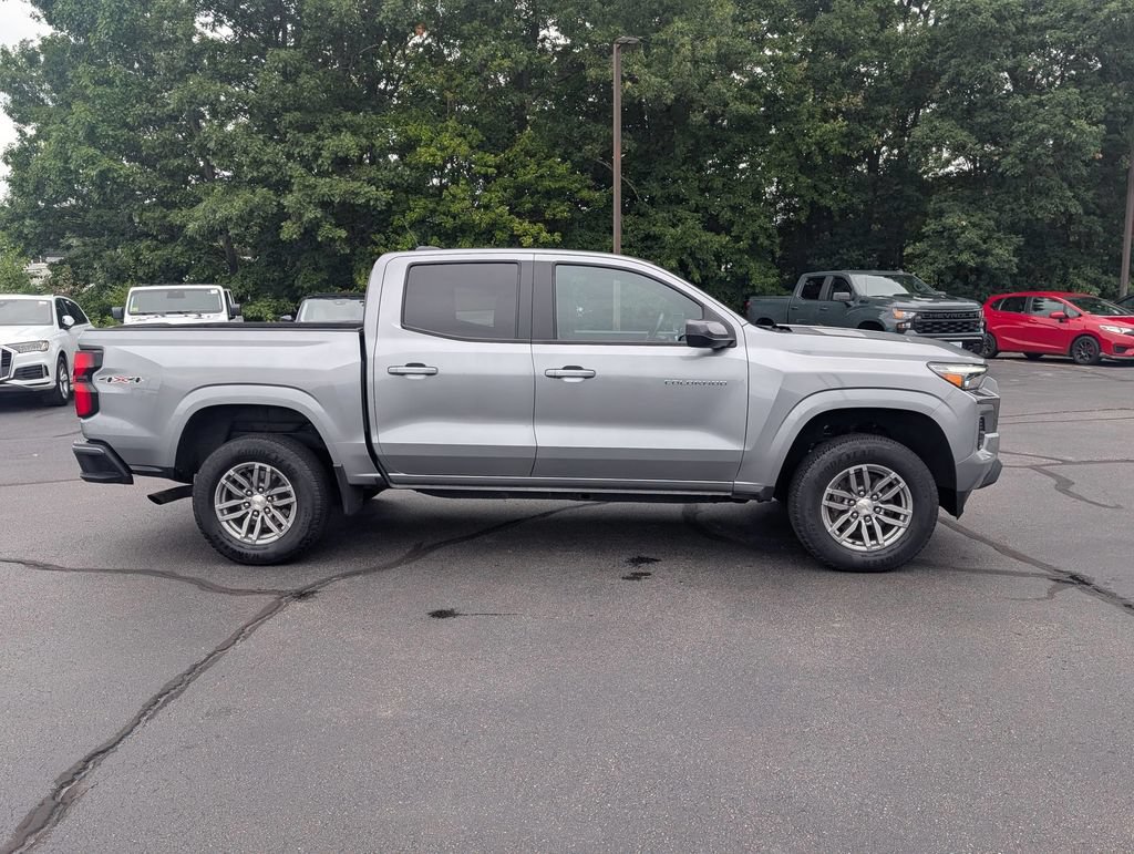 Used 2023 Chevrolet Colorado LT w/ LT Convenience Package III AWD/4WD image 3