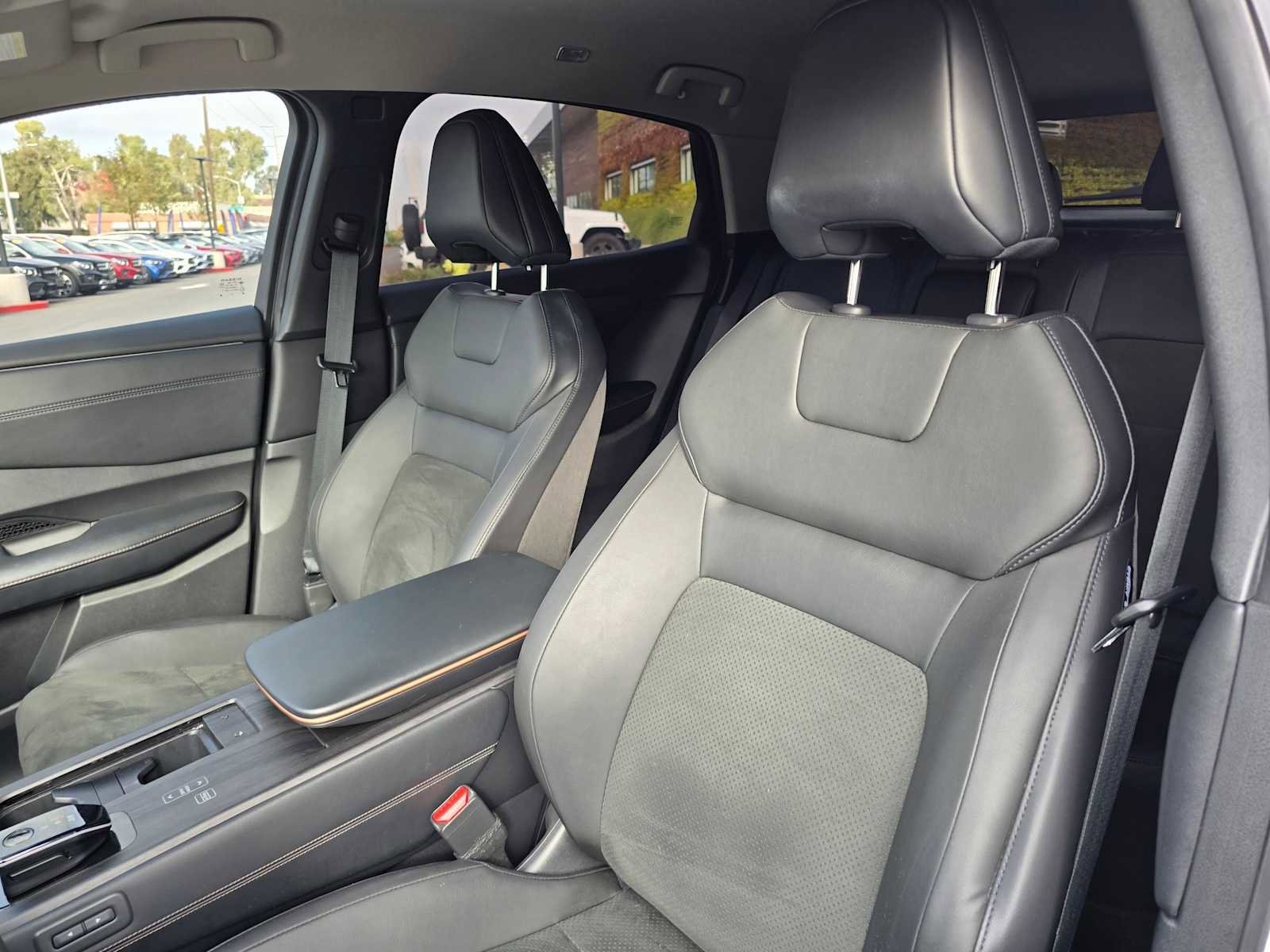 Used 2024 Nissan Ariya AWD image 21