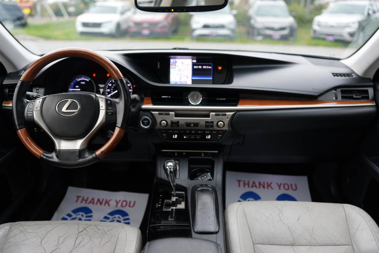 Used 2013 Lexus ES 300h w/ Luxury Pkg FWD image 12