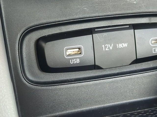 Used 2025 Hyundai Venue SEL FWD image 22