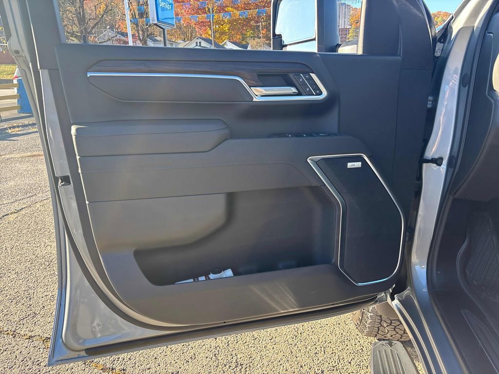 New 2026 GMC Sierra 2500 SLT w/ SLT Premium Package image 17