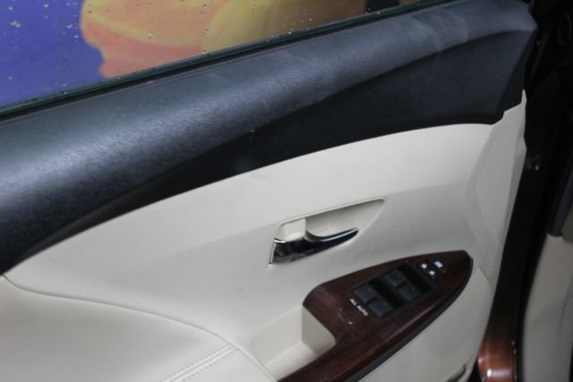 Used 2011 Toyota Venza AWD image 13